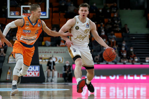 以适应国际 以适应国际